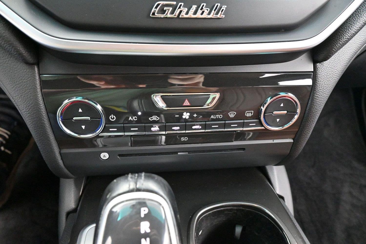 Used 2015 Maserati Ghibli RWD image 22