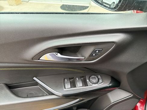 Used 2025 Chevrolet Trax LT FWD image 11