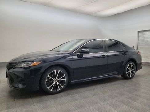 Used 2019 Toyota Camry SE image 2