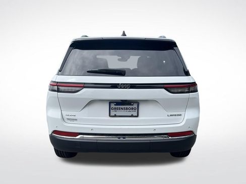Used 2023 Jeep Grand Cherokee Laredo AWD/4WD image 5