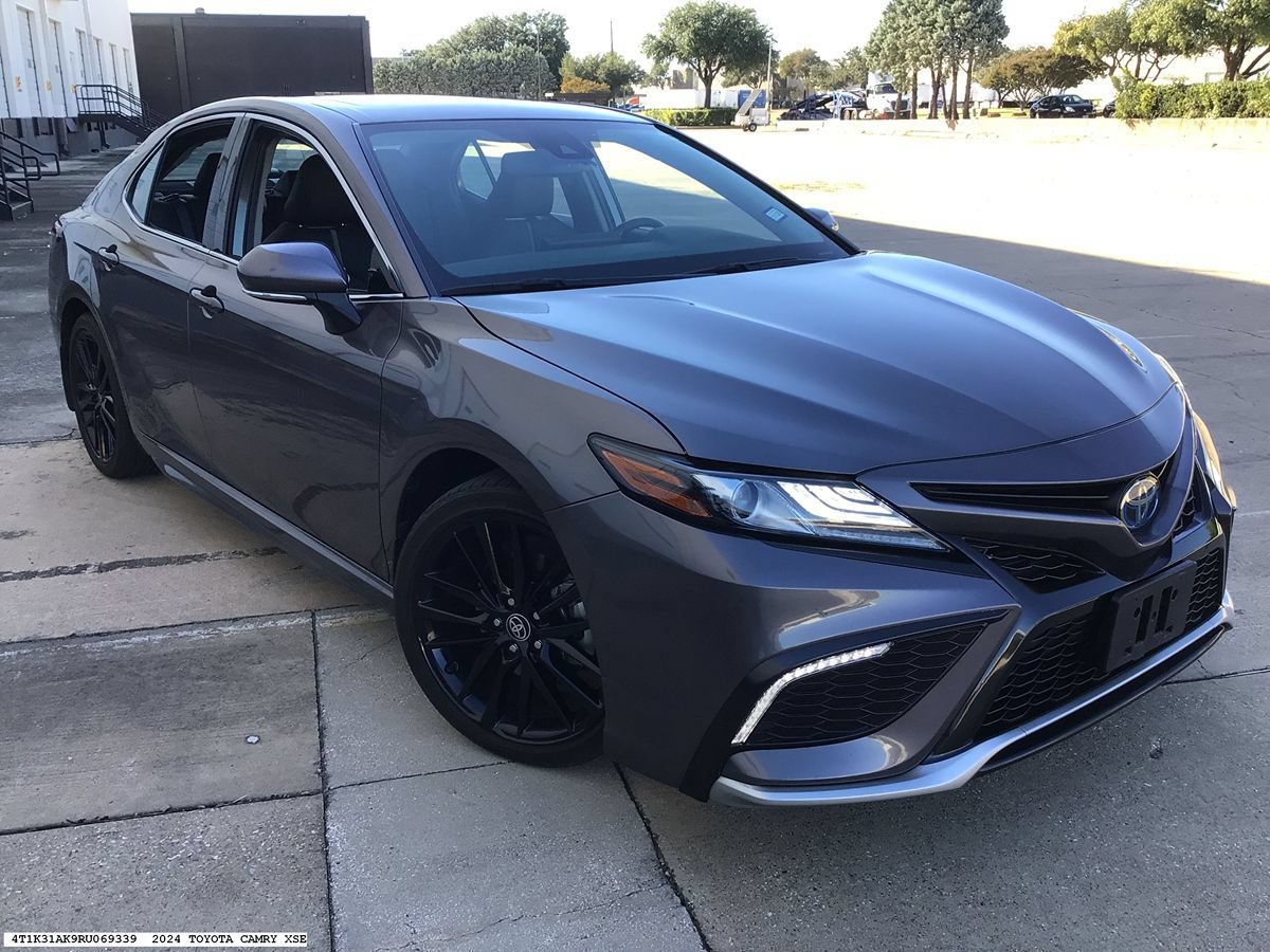 Used 2024 Toyota Camry XSE w/ Cold Weather Package FWD image 4