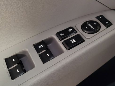 Used 2017 Hyundai Elantra SE image 27