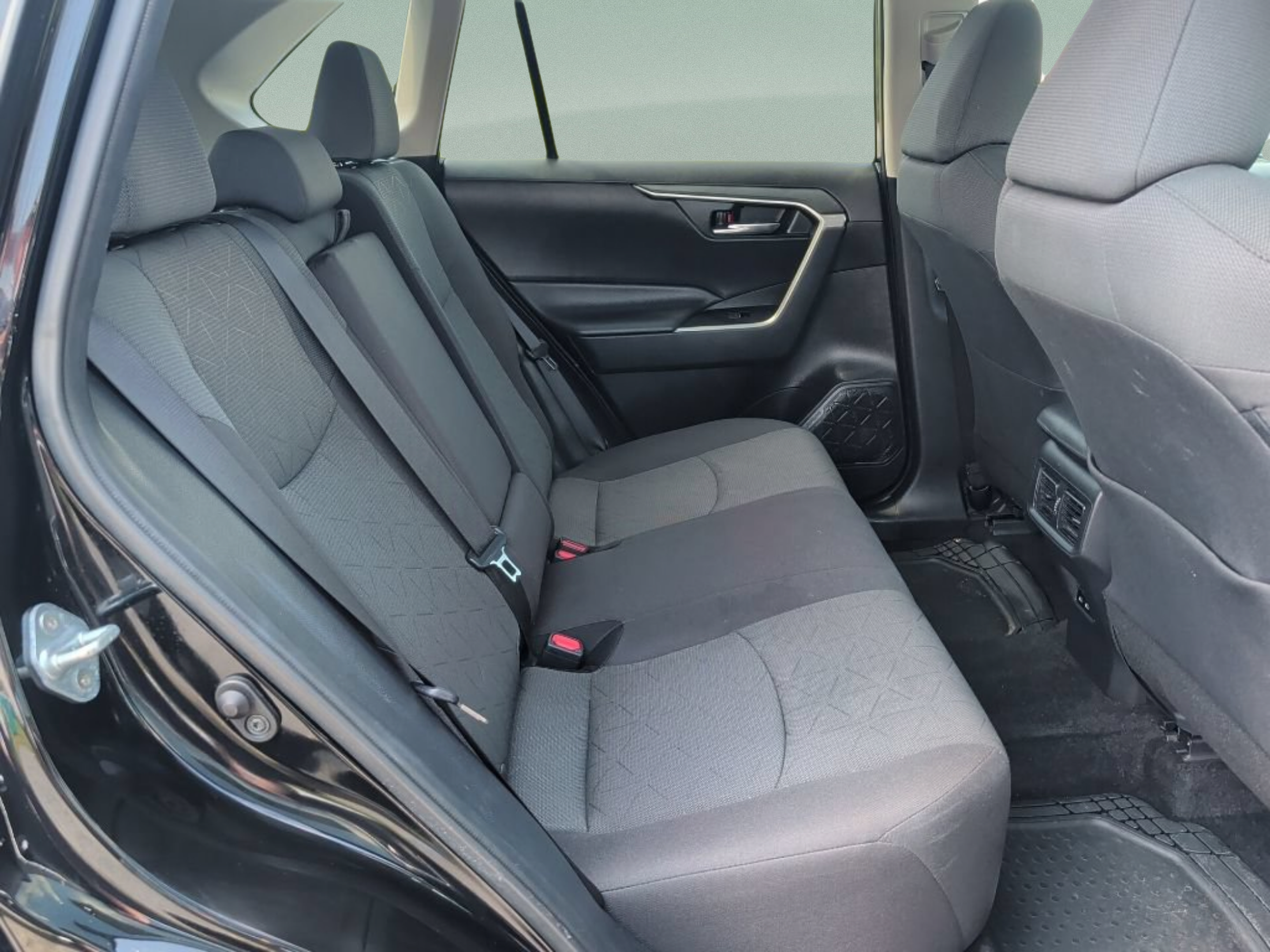 Used 2024 Toyota RAV4 XLE FWD image 36