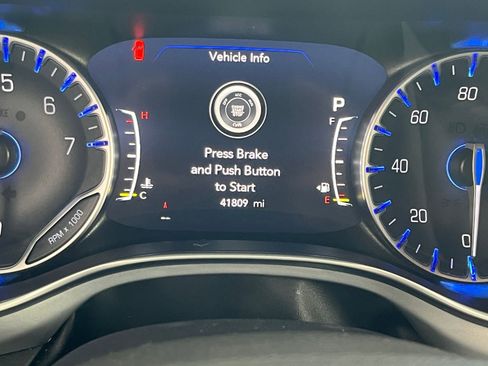 Used 2025 Chrysler Pacifica Limited image 45