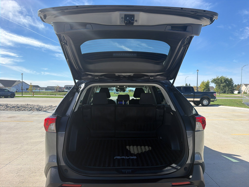 Used 2023 Toyota RAV4 LE AWD/4WD image 7