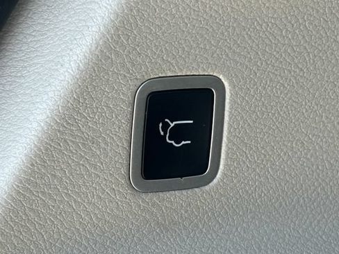 Used 2024 Chrysler Pacifica Limited FWD image 34