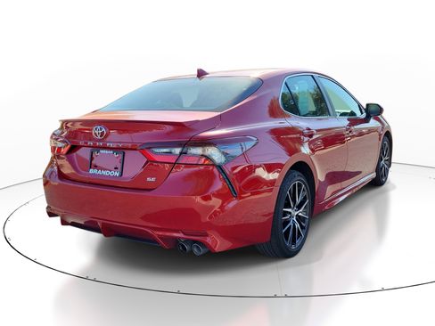 Used 2023 Toyota Camry SE image 7