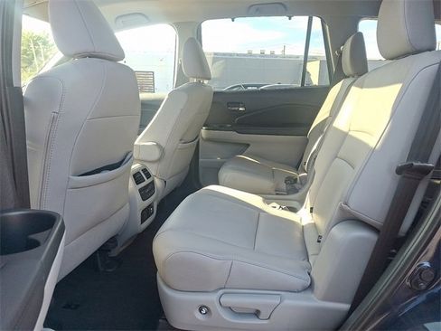 Certified 2021 Honda Pilot Touring image 10