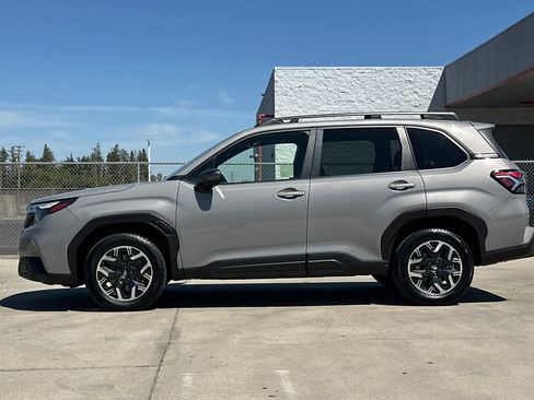 Used 2025 Subaru Forester Premium AWD/4WD image 6