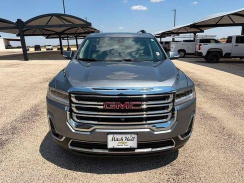 Used 2021 GMC Acadia SLT w/ Technology Package FWD image 2