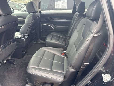 Certified 2024 Kia Telluride EX w/ EX Captain's Chair Package image 8