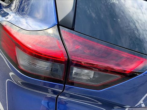 Used 2023 Nissan Rogue S image 27