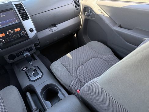 Used 2021 Nissan Frontier SV w/ Midnight Edition Floor Mats image 17