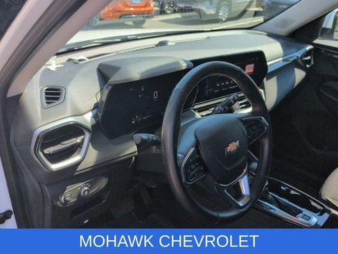 Used 2024 Chevrolet TrailBlazer LT w/ Convenience Package AWD/4WD image 11