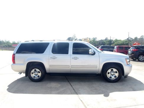 Used 2014 Chevrolet Suburban LT image 5