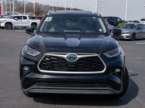 Certified 2023 Toyota Highlander Bronze Edition image 2