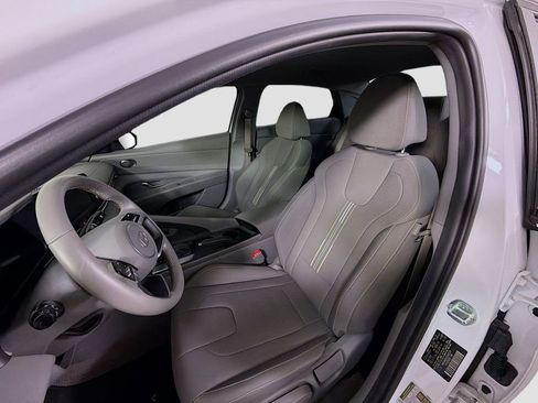 Used 2025 Hyundai Elantra Sport image 12
