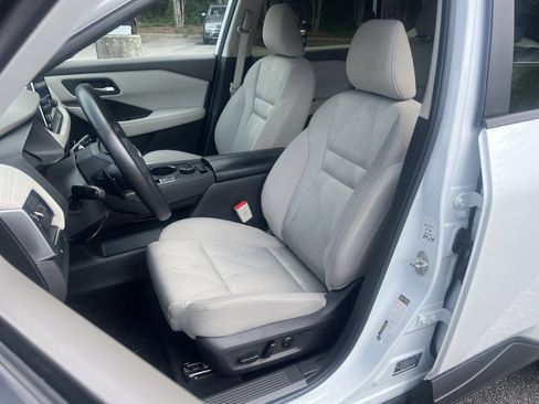 Certified 2025 Nissan Rogue SV AWD/4WD image 14