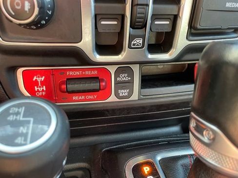 Used 2021 Jeep Gladiator Rubicon AWD/4WD image 32