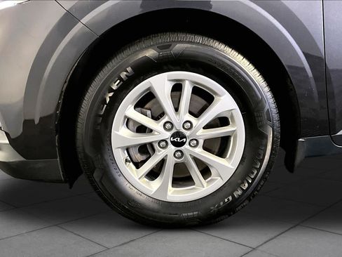 Used 2023 Kia Carnival LX FWD image 20