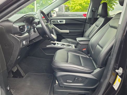 Used 2022 Ford Explorer XLT w/ Equipment Group 202A image 22