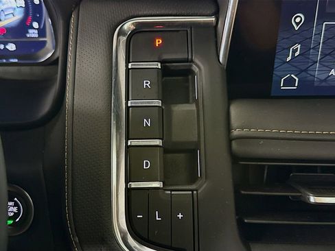 Used 2024 GMC Yukon AT4 w/ Technology Package image 16