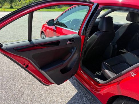 Used 2017 Volkswagen Jetta GLI image 25