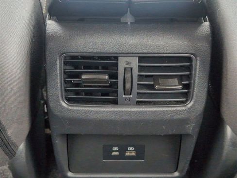 Used 2022 Nissan Rogue SV image 20