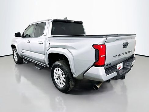 Used 2025 Toyota Tacoma SR5 image 7