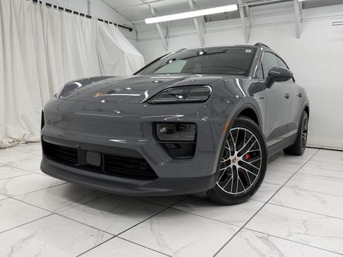 Certified 2025 Porsche Macan 4S Electric AWD/4WD image 8