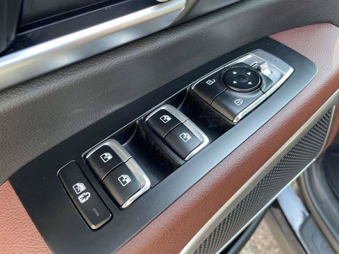 Used 2024 Kia Telluride EX w/ EX Captain's Chair Package FWD image 6