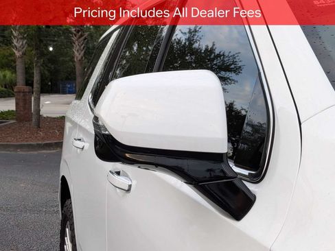 Used 2023 GMC Yukon Denali AWD/4WD image 12