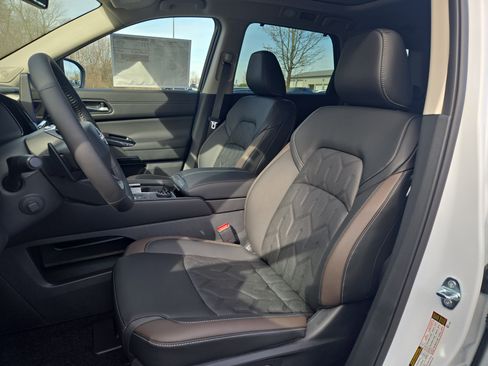 New 2026 Nissan Pathfinder Platinum image 10