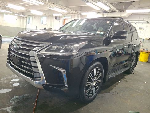 Used 2020 Lexus LX 570 4WD w/ Luxury Package image 2