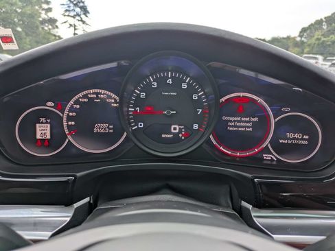 Used 2022 Porsche Panamera RWD image 30