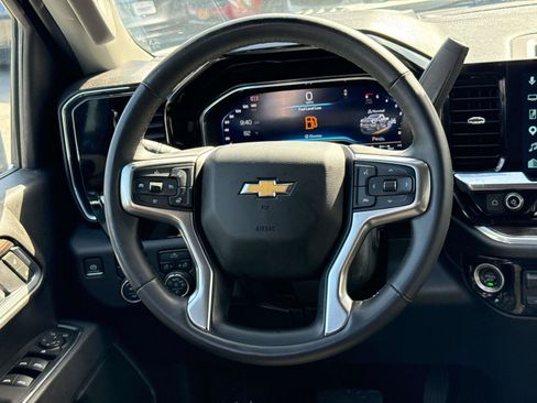 Used 2025 Chevrolet Silverado 2500 LT w/ Convenience Package AWD/4WD image 18