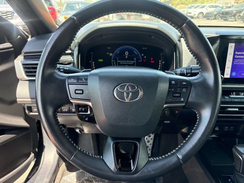 Used 2025 Toyota Camry SE FWD image 21
