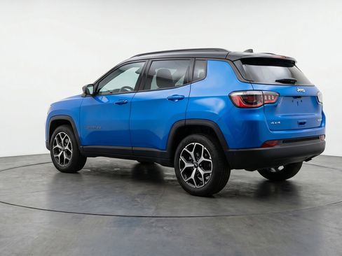 Used 2025 Jeep Compass Limited AWD/4WD image 6