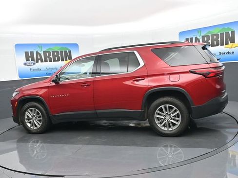 Used 2023 Chevrolet Traverse LT image 3