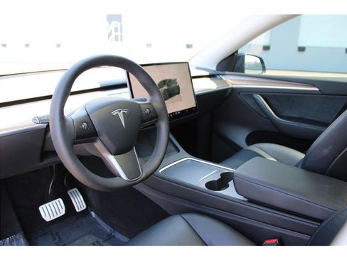 Used 2022 Tesla Model Y Performance AWD/4WD image 9