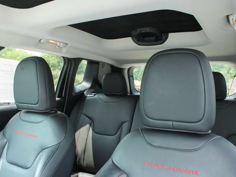 Used 2017 Jeep Renegade Trailhawk w/ Premium Trailhawk Package AWD/4WD image 14