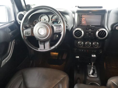 Used 2014 Jeep Wrangler Unlimited Sahara w/ Max Tow Package AWD/4WD image 29