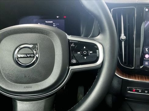 Used 2024 Volvo XC60 B5 Plus w/ Protection Package Premier image 24