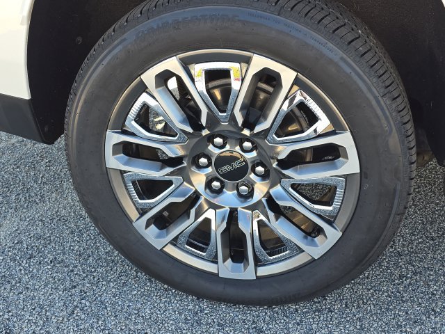 Used 2023 GMC Yukon Denali Ultimate AWD/4WD image 10