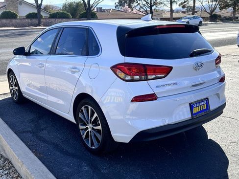 Used 2018 Hyundai Elantra GT image 5