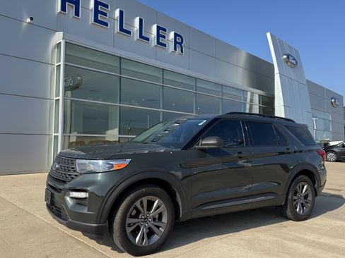 Used 2021 Ford Explorer XLT w/ Equipment Group 202A AWD/4WD image 3