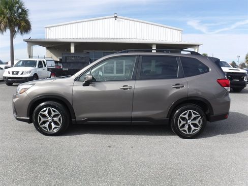 Used 2020 Subaru Forester Premium image 1