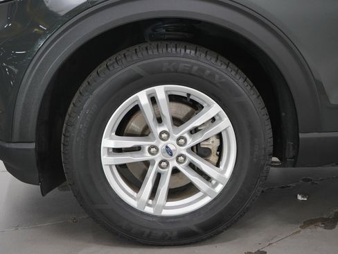 Used 2022 Ford Explorer XLT image 34