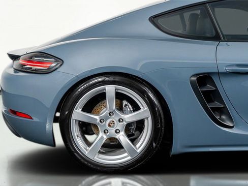 Used 2017 Porsche 718 Cayman Base image 8