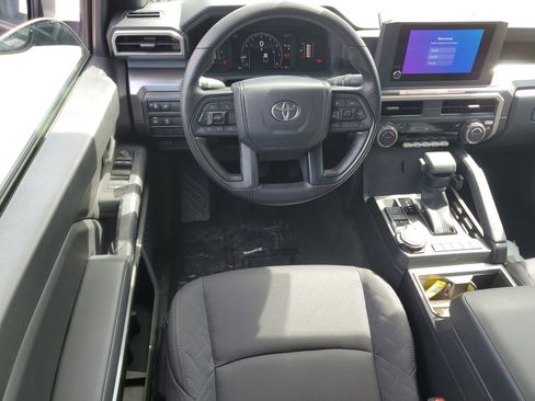 Certified 2025 Toyota Tacoma SR5 AWD/4WD image 10